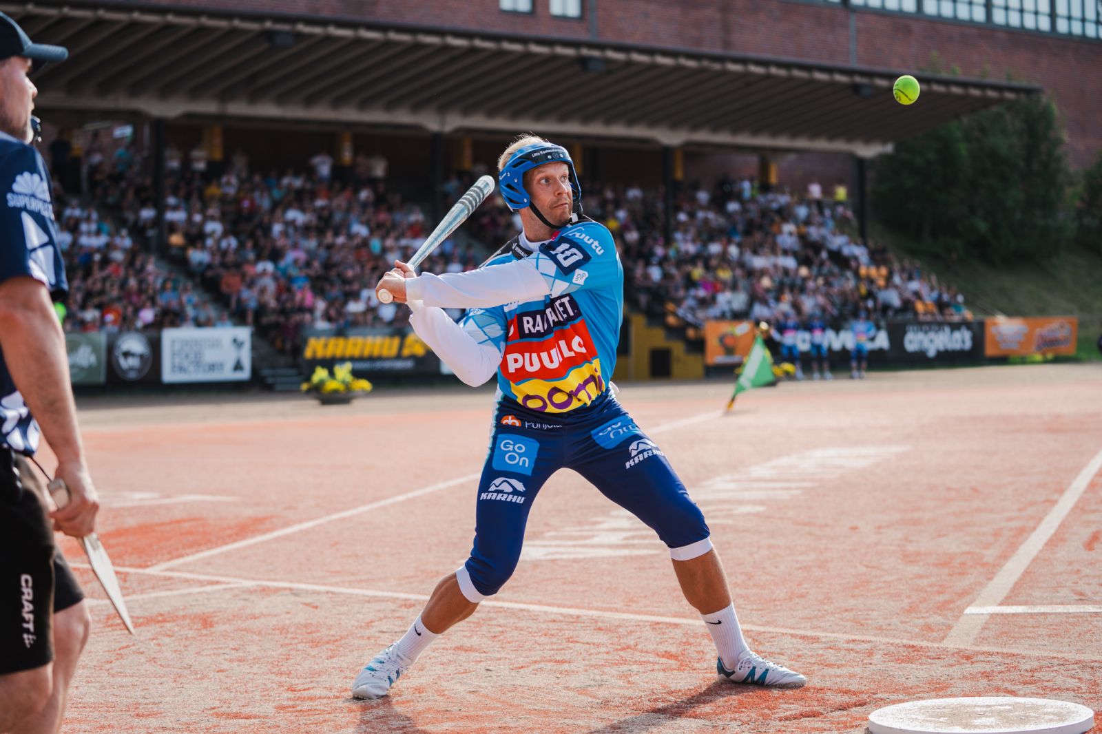 A batter waiting on the ball at It&auml;-L&auml;nsi